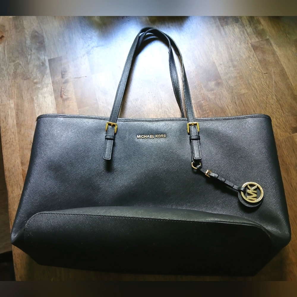 Michael Kohrs black shoulder purse